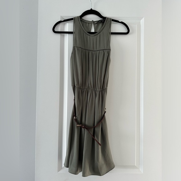 Guess Dress with belt - Picture 1 of 3